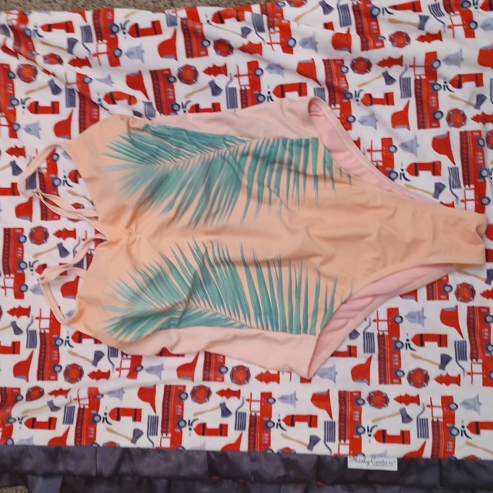 One piece‎ swimsuit